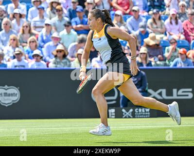 Eastbourne, Regno Unito. 28 giugno 2024. Daria KASATKINA (PIC) batte Jasmine PAOLINI (ITA) durante il Rothesay International Tennis Tournament al Devonshire Park, Eastbourne, East Sussex, Regno Unito. Crediti: LFP/Alamy Live News Foto Stock