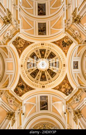 Soffitto della Cattedrale Chiesa delle forze Armate (iglesia catedral de las fuerzas armadas de espana), barrio del quartiere la Latina, HabsburgMadrid, Spa Foto Stock