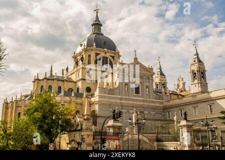 Cattedrale di Santa Maria reale dell'Almudena, Madrid, Spagna. Foto Stock