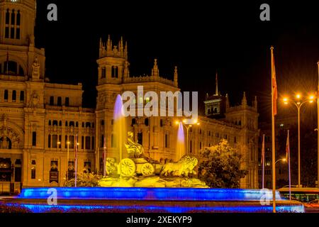 Fontana di Cibeles e Palazzo Cibeles, Plaza de Cibeles, Madrid, Spagna. Foto Stock