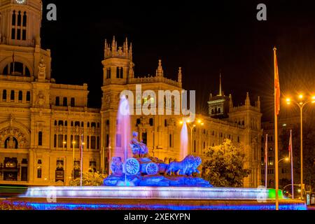 Fontana di Cibeles e Palazzo Cibeles, Plaza de Cibeles, Madrid, Spagna. Foto Stock