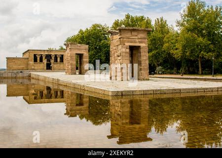 Il templo nubiano egiziano di Debod (Tempio di Debod) nel Parco Cuartel de la Montana, Madrid, Spagna. Foto Stock