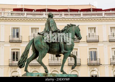 Carlo II o Fontana del monumento alla statua di Carlo II nella porta del Sole (Puerta del Sol), nel centro di madrid, spagna. Foto Stock