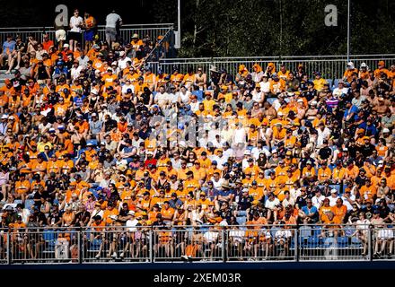 SPIELBERG - tifosi durante le qualifiche per la gara sprint sul circuito Red Bull Ring in vista del Gran Premio d'Austria. ANP SEM VAN DER WAL credito: ANP/Alamy Live News Foto Stock