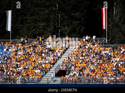 SPIELBERG - tifosi durante le qualifiche per la gara sprint sul circuito Red Bull Ring in vista del Gran Premio d'Austria. ANP SEM VAN DER WAL credito: ANP/Alamy Live News Foto Stock