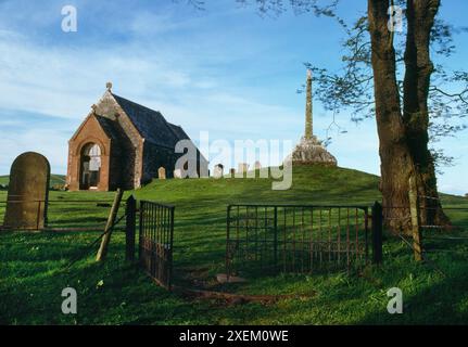 Ammira la cappella funeraria costruita nel 1889 da Lady McTaggart Stewart di Ardwell a Kirkmadrine, Rhinns di Galloway, Scozia, in un sito paleocristiano. Foto Stock