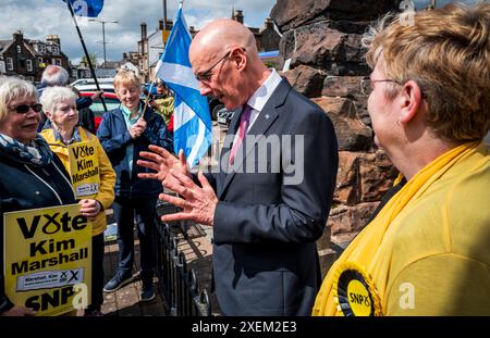 Venerdì 28 giugno 2024: Il primo ministro scozzese e leader del SNP John Swinney si unisce a Kim Marshall candidato SNP per Dumfriesshire, Clydesdale e Tweed Foto Stock