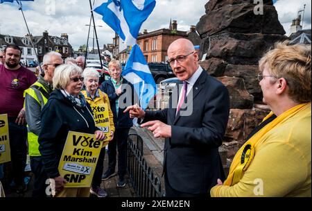 Venerdì 28 giugno 2024: Il primo ministro scozzese e leader del SNP John Swinney si unisce a Kim Marshall candidato SNP per Dumfriesshire, Clydesdale e Tweed Foto Stock