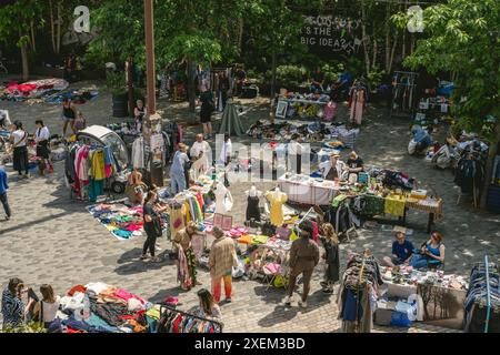 Venditori di beni di seconda mano a Deptford Market Yard, Deptford, Londra, Regno Unito; Londra, Inghilterra Foto Stock