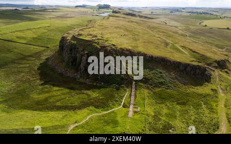 Veduta aerea del Vallo di Adriano che guarda a est da Steel Rigg, Northumberland, Inghilterra Foto Stock