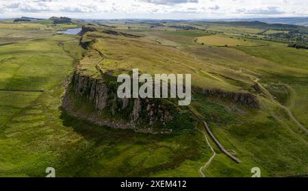 Veduta aerea del Vallo di Adriano che guarda a est da Steel Rigg, Northumberland, Inghilterra Foto Stock