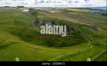 Veduta aerea del Vallo di Adriano che guarda a est da Steel Rigg, Northumberland, Inghilterra Foto Stock