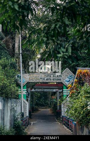 Porta principale della riserva naturale Tangkoko Batuangus a Sulawesi Utara, Indonesia Foto Stock