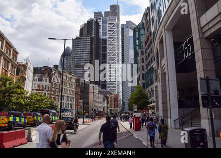 Londra, Regno Unito. 28 giugno 2024. Una vista di Bishopsgate nella City di Londra, il quartiere finanziario della capitale. Secondo quanto riferito, l’economia del Regno Unito ha registrato una crescita più rapida di quella inizialmente stimata all’inizio del 2024. Crediti: Vuk Valcic/Alamy Live News Foto Stock