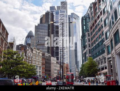 Londra, Regno Unito. 28 giugno 2024. Una vista di Bishopsgate nella City di Londra, il quartiere finanziario della capitale. Secondo quanto riferito, l’economia del Regno Unito ha registrato una crescita più rapida di quella inizialmente stimata all’inizio del 2024. Crediti: Vuk Valcic/Alamy Live News Foto Stock