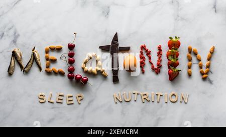 La parola melatonina è composta da alimenti ad alto contenuto di melatonina. Concetto di nutrizione del sonno. Foto Stock