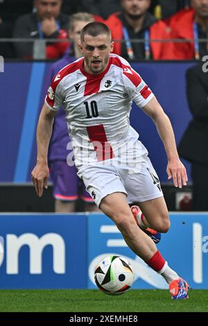 DORTMUND, GERMANIA - 18 GIUGNO: Giorgi Chakvetadze della Georgia durante la partita della fase a gironi di UEFA EURO 2024 tra Turkiye e Georgia allo stadio di calcio Foto Stock