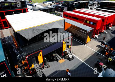 Spielberg, Autriche. 28 giugno 2024. Paddock del Red Bull Ring Motorhome durante il Gran Premio d'Austria di Formula 1 Qatar Airways 2024, 11° round del Campionato del mondo di Formula 1 2024 dal 28 al 30 giugno 2024 sul Red Bull Ring di Spielberg, Austria - foto DPPI Credit: DPPI Media/Alamy Live News Foto Stock