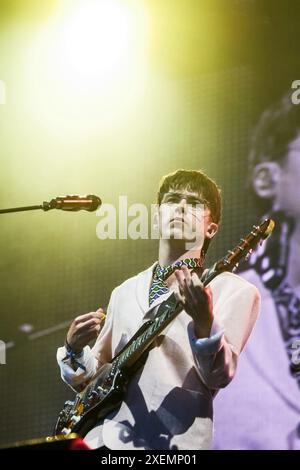 Glastonbury, Regno Unito. 28 giugno 2024. Declan McKenna ha visto esibirsi al Woodsies Stage il venerdì del 2024 Glastonbury Festival presso Worthy Farm, Somerset Picture di Julie Edwards Credit: JEP Celebrity Photos/Alamy Live News Foto Stock