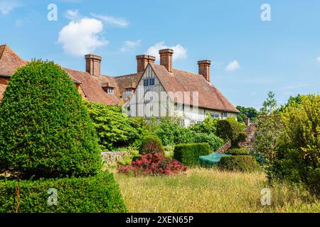 Great Dixter, la country house, la casa e il giardino di Christopher Lloyd, Northiam, East Sussex, in estate Foto Stock