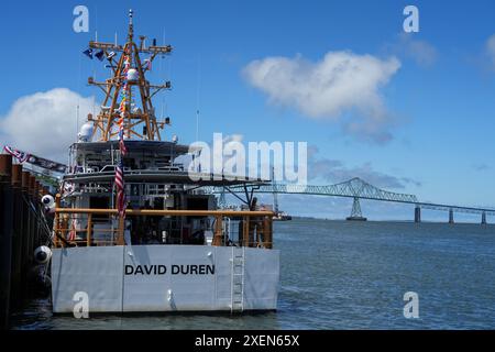 La Guardia Costiera Cutter David Duren (WPC 1156) è ormeggiata ad Astoria, Oregon, dopo la cerimonia di messa in servizio del cutter il 27 giugno 2024. L'equipaggio del David Duren servirà principalmente nell'Oceano Pacifico, nello stretto di Puget, nello stretto di Juan de Fuca e nel fiume Columbia. (Foto della Guardia Costiera degli Stati Uniti di Steve Strohmaier) Foto Stock