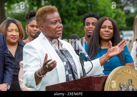 Detroit, Michigan - Mary Waters, membro del Consiglio comunale di Detroit, parla in occasione di un evento che annuncia la disponibilità di finanziamenti per l'American Rescue Act per aiutare dEtr Foto Stock