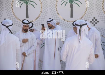 Mosca, Russia. 28 giugno 2024. La gente partecipa ai giorni della cultura degli Emirati Arabi Uniti in Piazza Manezhnaya a Mosca. Foto Stock