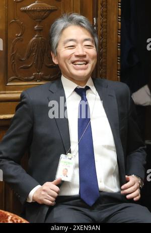 Tokyo, Giappone. 22 aprile 2024. Questa foto scattata il 22 aprile 2024 mostra il direttore generale del bilancio del Ministero delle Finanze giapponese, Hirotsugu Shinkawa, durante una sessione del comitato di bilancio alla dieta Nazionale di Tokyo. Shinkawa è nominato vice ministro delle finanze, notizie riportate venerdì 28 giugno 2024. (Foto di Yoshio Tsunoda/AFLO) Foto Stock