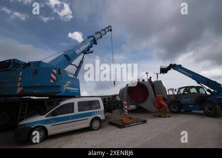 Una gru da costruzione dell'azienda Felbermayr presso la gru da cantiere dell'azienda Felbermayr Foto Stock