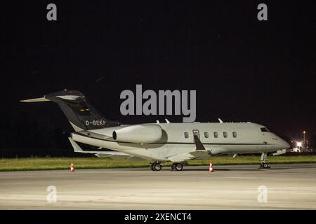 Varsavia, Masovia, Polonia. 6 giugno 2024. Bombardier Challenger 300 visto all'aeroporto Chopin di Varsavia. (Immagine di credito: © Karol Serewis/SOPA Images via ZUMA Press Wire) SOLO PER USO EDITORIALE! Non per USO commerciale! Foto Stock