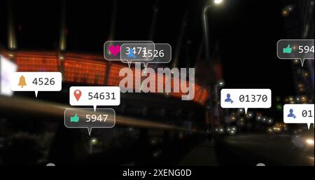 Immagine delle icone dei social media che fluttuano contro il traffico cittadino di notte Foto Stock