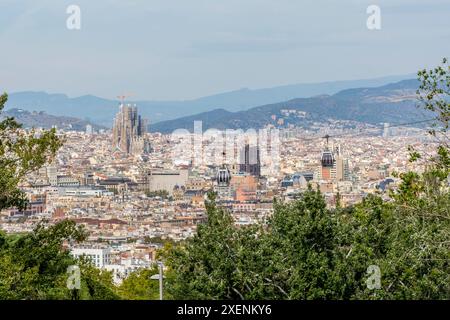 La funivia di Montjuic si affaccia su barcellona, spagna. Foto Stock