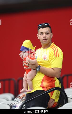 Glendale, Glendale, Arizona, Stati Uniti. 28 giugno 2024. Tifosi della Colombia prima della partita tra Colombia e Costa Rica come parte del gruppo D della CONMEBOL Copa America 2024 allo State Farm Stadium il 28 giugno 2024 a Glendale, Stati Uniti. (Foto di Alejandro Salazar/PxImages) (immagine di credito: © Alejandro Salazar/PX Imagens via ZUMA Press Wire) SOLO USO EDITORIALE! Non per USO commerciale! Crediti: ZUMA Press, Inc./Alamy Live News Foto Stock