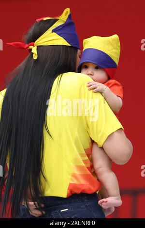 Glendale, Glendale, Arizona, Stati Uniti. 28 giugno 2024. Tifosi della Colombia prima della partita tra Colombia e Costa Rica come parte del gruppo D della CONMEBOL Copa America 2024 allo State Farm Stadium il 28 giugno 2024 a Glendale, Stati Uniti. (Foto di Alejandro Salazar/PxImages) (immagine di credito: © Alejandro Salazar/PX Imagens via ZUMA Press Wire) SOLO USO EDITORIALE! Non per USO commerciale! Crediti: ZUMA Press, Inc./Alamy Live News Foto Stock