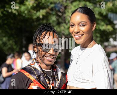 New York, Stati Uniti. 28 giugno 2024. Le persone partecipano allo Stonewall Day 2024 nella Public Square & Gardens di Hudson Yards a New York il 28 giugno 2024 credito: SIPA USA/Alamy Live News Foto Stock