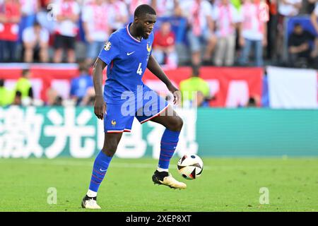 Dayot Upamecano (4) della Francia nella foto di una partita di calcio tra le squadre nazionali di Francia e Polonia nella terza giornata del gruppo D nella fase a gironi del torneo UEFA Euro 2024 , mercoledì 25 giugno 2024 a Dortmund , Germania . FOTO SPORTPIX | David Catry Foto Stock