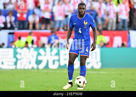 Dayot Upamecano (4) della Francia nella foto di una partita di calcio tra le squadre nazionali di Francia e Polonia nella terza giornata del gruppo D nella fase a gironi del torneo UEFA Euro 2024 , mercoledì 25 giugno 2024 a Dortmund , Germania . FOTO SPORTPIX | David Catry Foto Stock