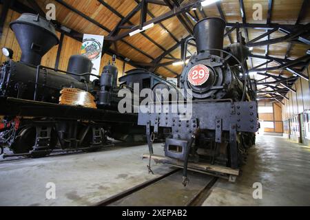 ALISHAN, TAIWAN; 6 APRILE 2015: Locomotiva a vapore è utilizzata nella Alishan Forest Railway nel garage della ferrovia forestale di alishan il 6 aprile. la foresta railwa Foto Stock