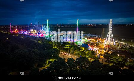 Ripresa aerea serale del parco divertimenti Hoppings di Newcastle upon tyne Foto Stock