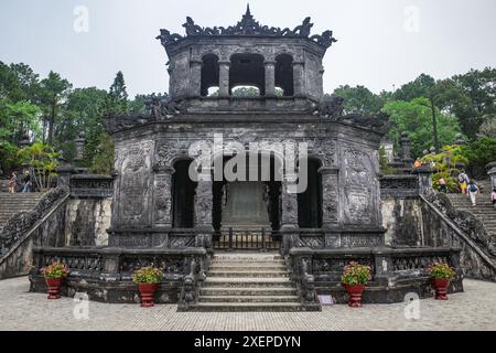 Hue, Vietnam - 6 febbraio 2024: Tomba di Khai Dinh, imperatore del Vietnam, Hue Foto Stock