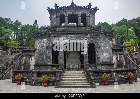 Hue, Vietnam - 6 febbraio 2024: Tomba di Khai Dinh, imperatore del Vietnam, Hue Foto Stock