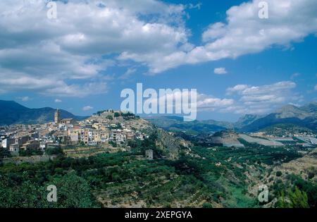 Vista della città, Polop de la Marina, Provincia di Alicante, Spagna Foto Stock