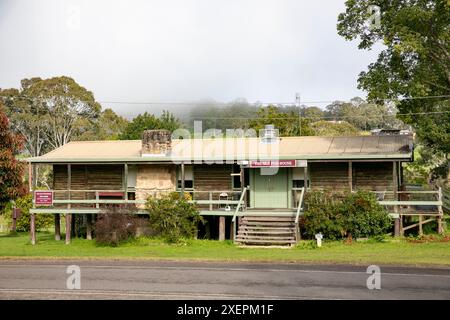 Lo storico villaggio di Wollombi e il vecchio edificio pub che ora offre alloggi con angolo cottura, il nuovo Galles del Sud, l'Australia Foto Stock