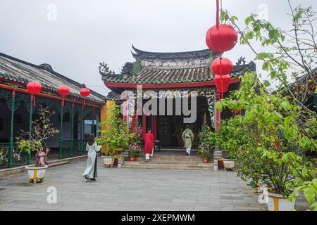 Hoi An, Vietnam - 8 febbraio 2024: Hoi Quan hai Nam, sala dell'Assemblea della congregazione cinese Hainan, quartiere vecchio di Hoi An Foto Stock