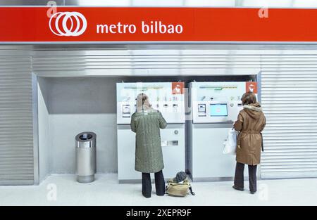 Stazione di Ansio, metropolitana di Bilbao progettato dall architetto normale Foster. A Barakaldo, Bilbao. Golfo di Guascogna, Euskadi. Spagna Foto Stock