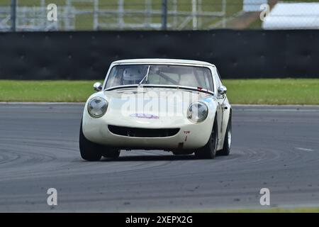 James Hughes, Austin Healey Lenham Sprite, The Adams & Page Swinging Sixties/Mintex Classic K, quaranta minuti di corse per l'evento combinato della serie W Foto Stock