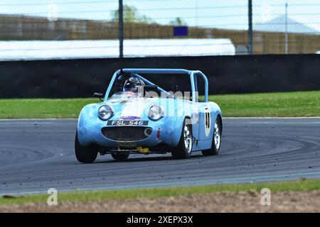 Mike Henney, Austin Healey Frogeye Sprite, The Adams & Page Swinging Sixties/Mintex Classic K, quaranta minuti di corse per l'evento combinato della serie W Foto Stock