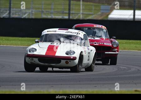 Bill Watt, Lotus Elan S2, Adams & Page Swinging Sixties/Mintex Classic K, quaranta minuti di corse per l'evento combinato con un pi obbligatorio Foto Stock