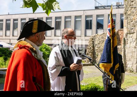 9° Brentwood Essex 29 giugno 2024 giornata delle forze Armate Brentwood Essex Sindaco di Brentwood, Rev Cannon Paul Hamilton, credito: Ian Davidson/Alamy Live News Foto Stock