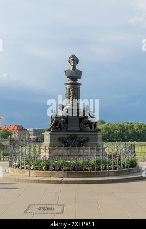 Monumento a Ernst Rietschel sulla terrazza Brühl a Dresda, Sassonia, Germania Foto Stock